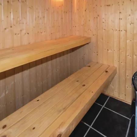 Four-bedroom Holiday In Дом отдыха *