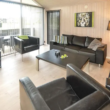Four-bedroom Holiday In Дом отдыха *